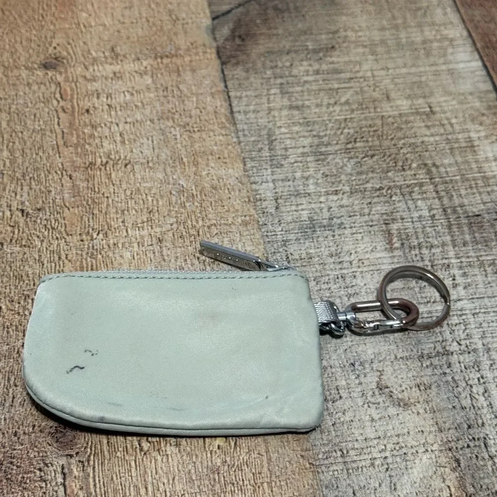 Lululemon clippable pouch